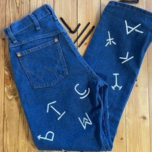 Wrangler Womens cowboy cut painted jeans size 9 30 inseam